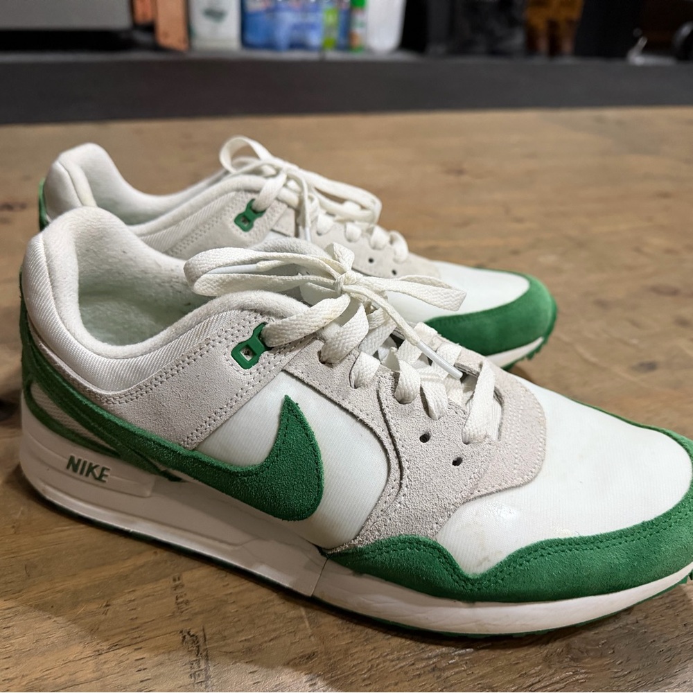 Nike Green and White Mens golf shoe - Picture 9 of 10
